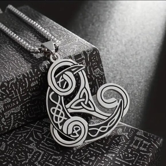 Celtic Triquetra Trinity Stainless Steel Necklace 23" NWT - Picture 1 of 3